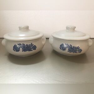 Pfaltzgraff Yorktowne 305Y Individual Casserole/Chowder‎ Bowls with Lids Pair